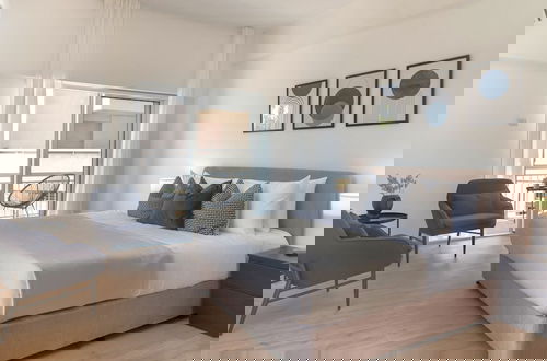 Foto 2 - Phaedrus Living: City Breeze Residences Urbanity