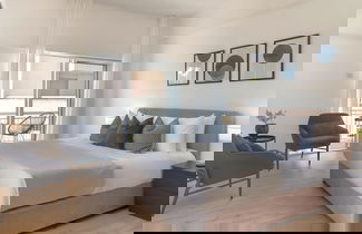 Foto 2 - Phaedrus Living: City Breeze Residences Urbanity