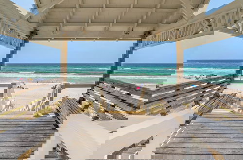 Foto 75 - Gulf Front With Private Pool, Sleeps 21, Amazing Decks, Free Beach Setup!