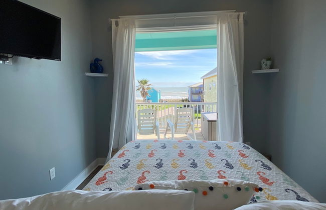 Beachside Paradise Retreat With Luxury - Photo 30