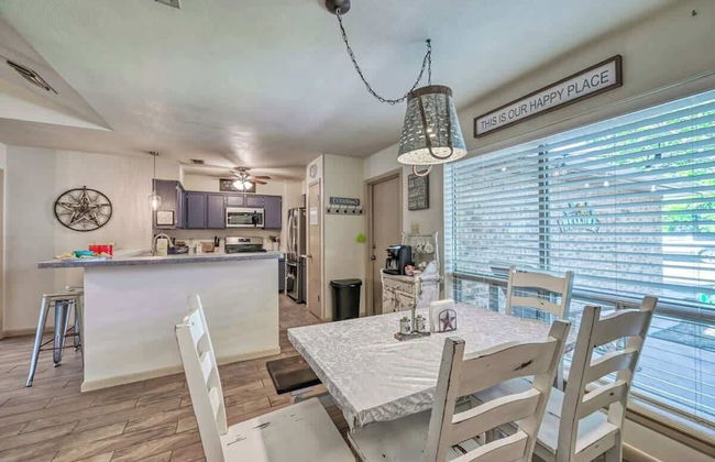 Kerrville Hidden Gem With Firepit and Grill - Great Location - Foto 8