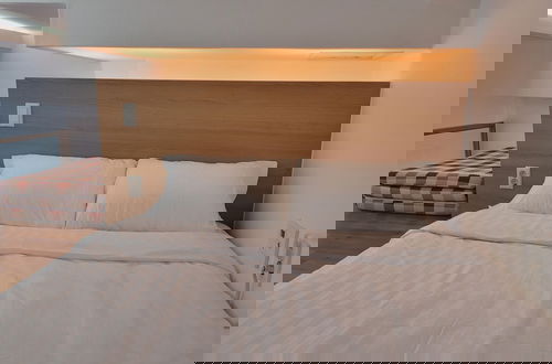 Photo 10 - Travel House