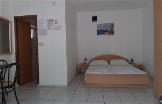 Photo 2 - Lovely Apartment in Okrug Gornji near Bocici Beach