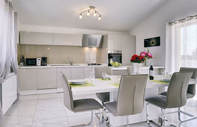 Apartment With Modern Decor and Spacious Garden, 3 km From the Beach - Foto 14