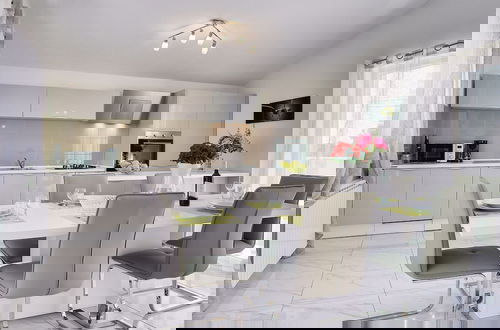 Foto 14 - Apartment With Modern Decor and Spacious Garden, 3 km From the Beach