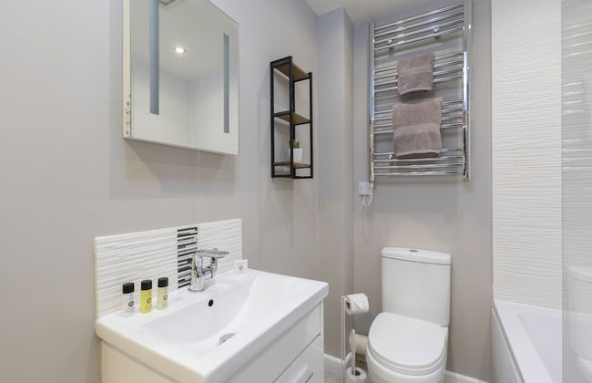 Elliot Oliver - 2 Bedroom Garden Apartment With Parking - Foto 15