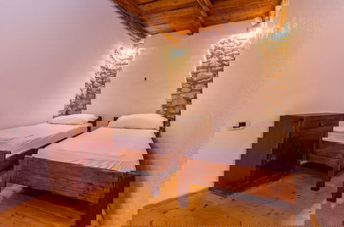 Photo 6 - Rustic Holiday Home With Private Pool in the Center of Medulin Near the Beach