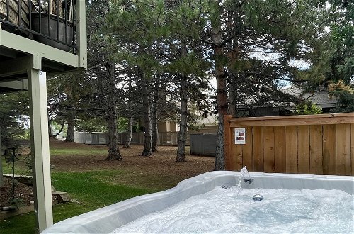 Foto 33 - Couples Retreat With Hot Tub, Sauna and Steam Room