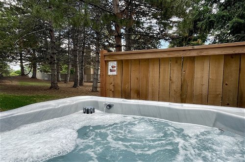 Foto 31 - Couples Retreat With Hot Tub, Sauna and Steam Room