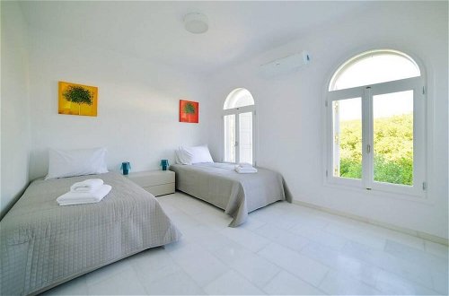 Photo 12 - Coral Villa With 4 Bedrooms in Paros