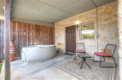 Photo 12 - Romantic Private Cabin With Hot tub 10 Mins to Fred