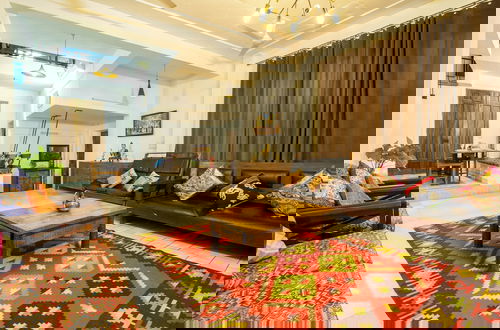 Photo 23 - Opulent Antique 6BR Villa in Gurugram