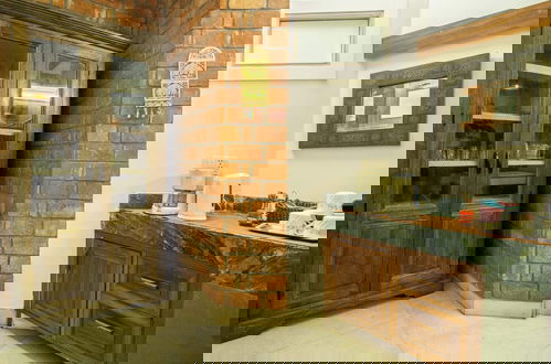 Photo 19 - Opulent Antique 6BR Villa in Gurugram