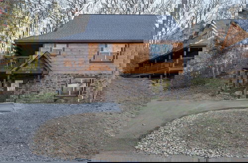 Foto 1 - Fantastic Cabin w Gameroom Hot Tub Fireplace