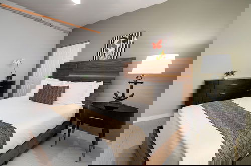 Photo 28 - Tradewinds Apartment Hotel