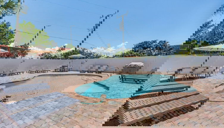 Foto 1 - Welcome To Sunset Paradise Wonderful! Vacation Rental - 2633 Estero Blvd Unit B 4 Bedroom Home by RedAwning