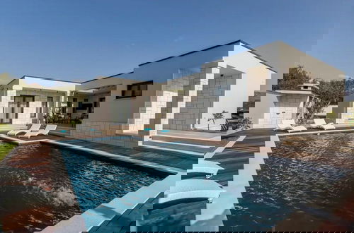 Photo 28 - Sophisticated Oasis Residence Villa With Pool