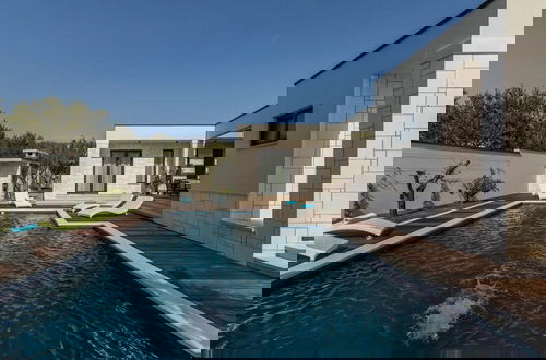 Photo 21 - Sophisticated Oasis Residence Villa With Pool