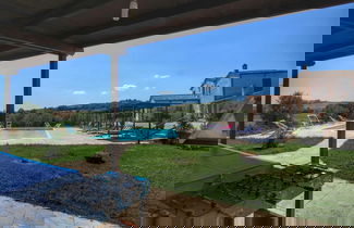 Foto 1 - Lovely Farmhouse in Asciano With Swimming Pool