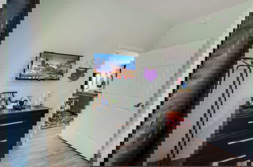 Photo 14 - NEW 4 Bedroom Apt Near DT Walk to Restaurants