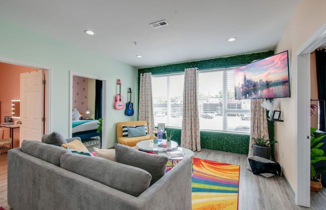 NEW 4 Bedroom Apt Near DT Walk to Restaurants - Foto 1