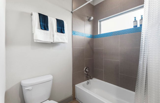 Chic & Homey 3BR Close to Downtown - Foto 17