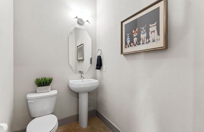 Chic & Homey 3BR Close to Downtown - Foto 15
