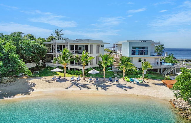 Santosha Whitehouse JM - 10 Bedroom Villa w Private Beach - Foto 1
