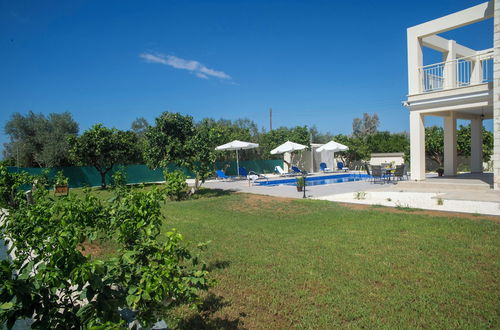 Foto 58 - Stunning new Beach Front Villa,1st Line to the Beach, Large Pool, Wonderful Area