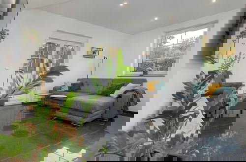Foto 20 - Quiet Apartment With Garden by Renters