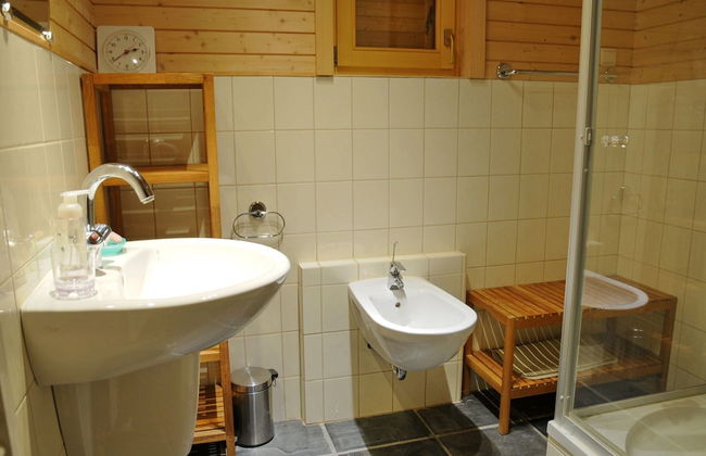 Spacious Chalet Located at Bomal with Hot Tub & Garden Parlour - Foto 15
