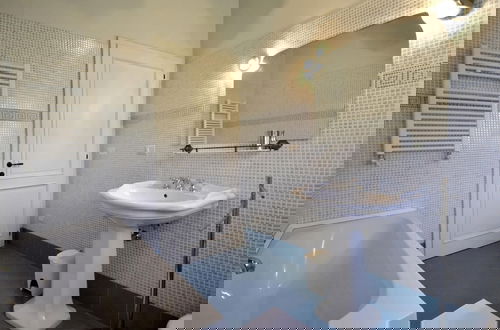 Foto 16 - Luxurious Villa With Pool in Cortona