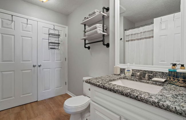 Cozy Condo with Spacious Patio - Foto 18
