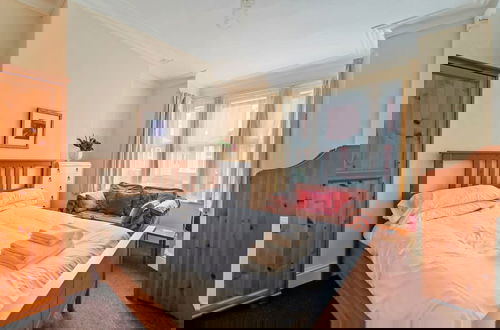 Photo 15 - 4 Bed Homely Retreat - Wolverhampton