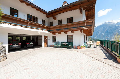 Foto 1 - Apartment in Mayrhofen With Balcony