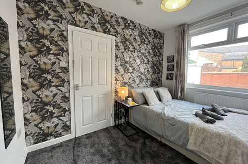 Photo 10 - Modernised Central Wigan Townhouse Sleeps up to 6