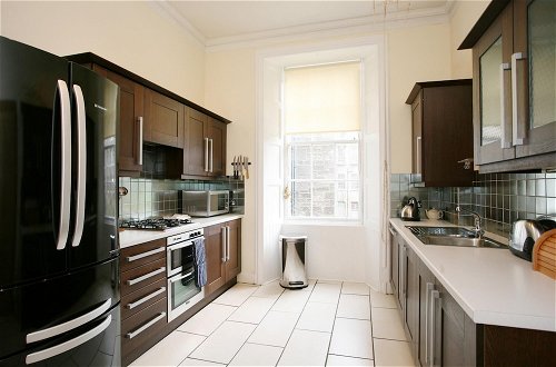Photo 8 - 297 Charming Spacious 2 Bedroom Apartment in the Centre of Edinburgh s Old Town