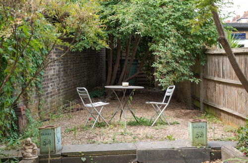 Photo 28 - Stunning one Bedroom Flat With Large Terrace in Chiswick by Underthedoormat