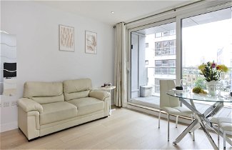 Photo 1 - Spacious Flat Near South Bank by Underthedoormat