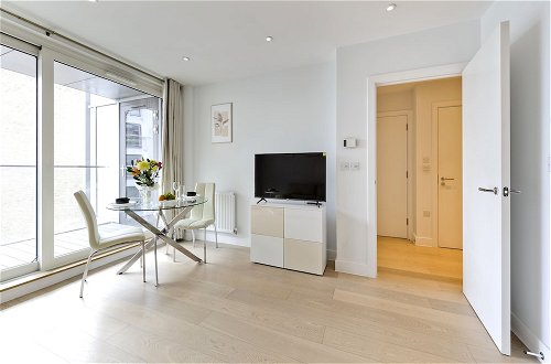 Photo 9 - Spacious Flat Near South Bank by Underthedoormat