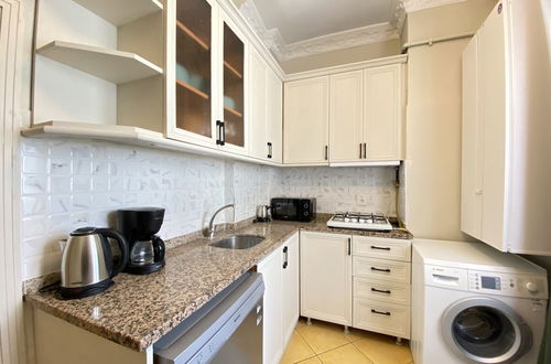 Photo 15 - Chic Spacious Flat Near Istiklal Avenue in Beyoglu