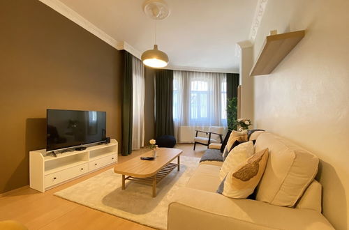 Photo 7 - Chic Spacious Flat Near Istiklal Avenue in Beyoglu