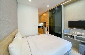 Photo 3 - Restful And Comfortable Studio At Ciputra World 2 Apartment