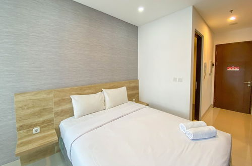 Photo 2 - Restful And Comfortable Studio At Ciputra World 2 Apartment