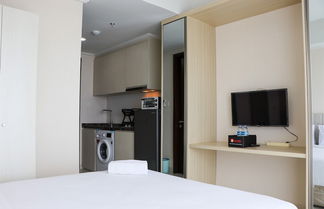 Photo 3 - Cozy Stay Studio Room At 30Th Floor Green Sedayu Apartment