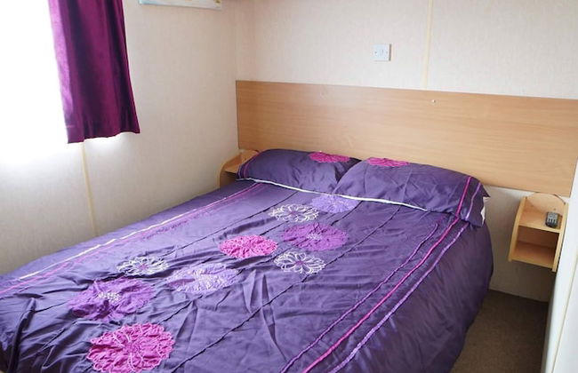 Pets go Free Family 3 Bed Caravan With Decking - Photo 4