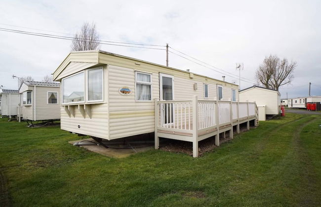 Pets go Free Family 3 Bed Caravan With Decking - Photo 1