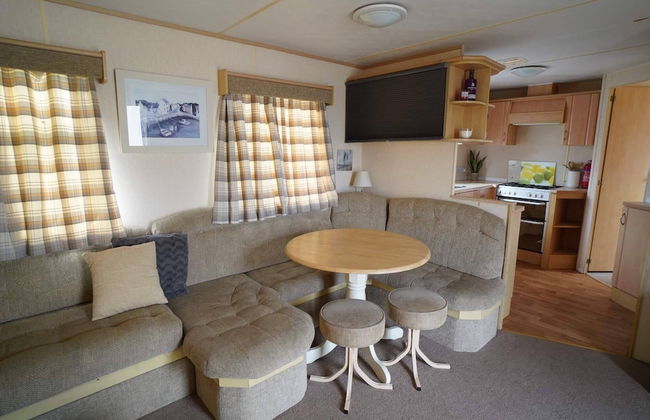 Pets go Free Family 3 Bed Caravan With Decking - Photo 13