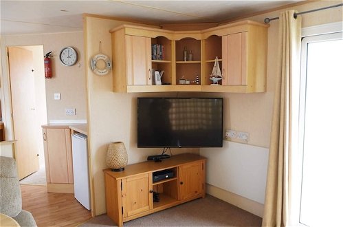 Photo 6 - Pets go Free Family 3 Bed Caravan With Decking