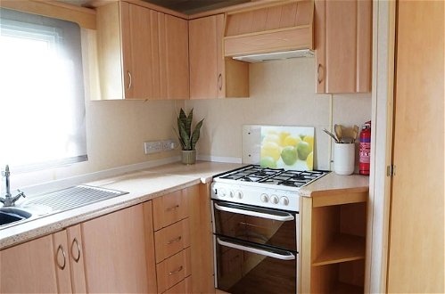 Foto 5 - Pets go Free Family 3 Bed Caravan With Decking